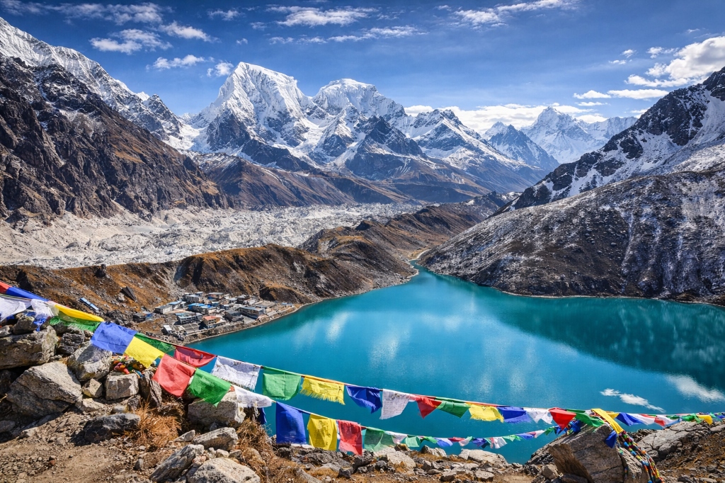 Gokyo Lakes Trek turquoise lake with Himalayan mountains